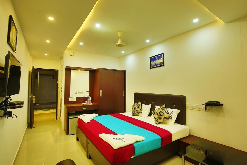 Bed, TV and multimedia, Bedroom