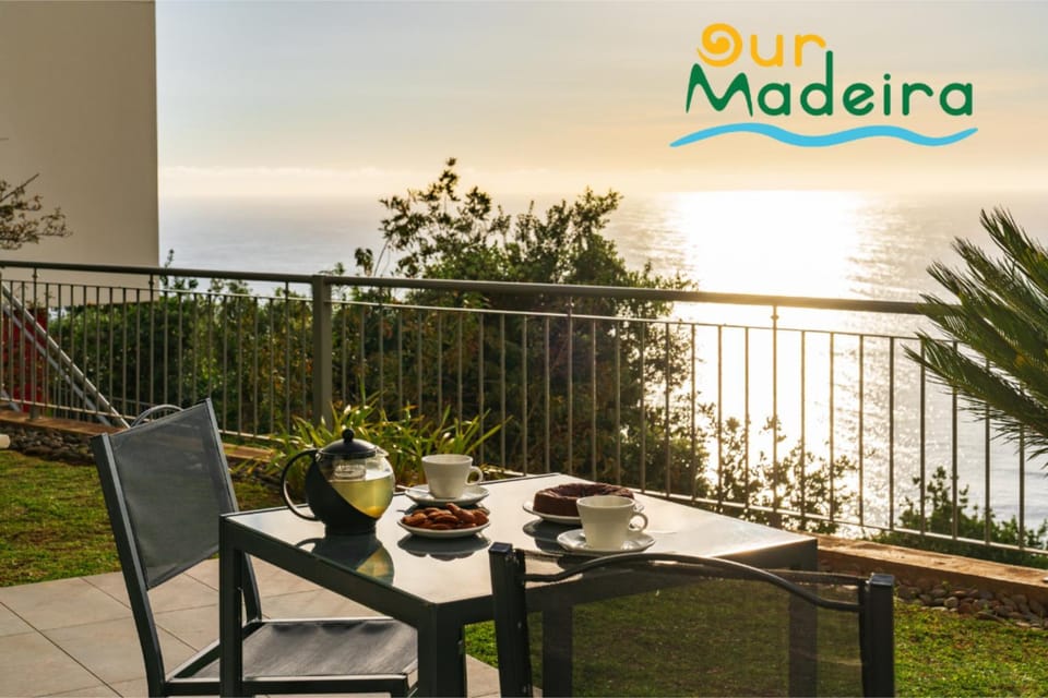 Patio, Day, Natural landscape, View (from property/room), Food and drinks, Other, Dining area, Food, River view, Sea view, Drinks