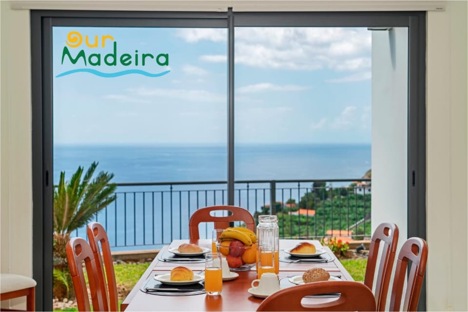 Patio, Day, Natural landscape, View (from property/room), Food and drinks, Other, Dining area, Food, Sea view