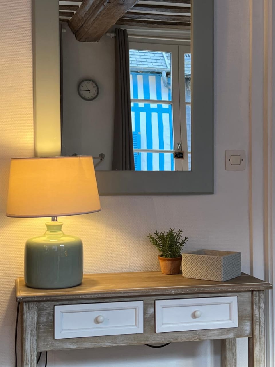 Une Pause Chez Julien, appartement lumineux et idéalement situé! Apartment in Honfleur