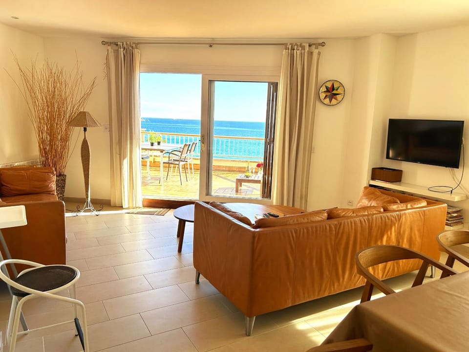 TV and multimedia, Seating area, Sea view