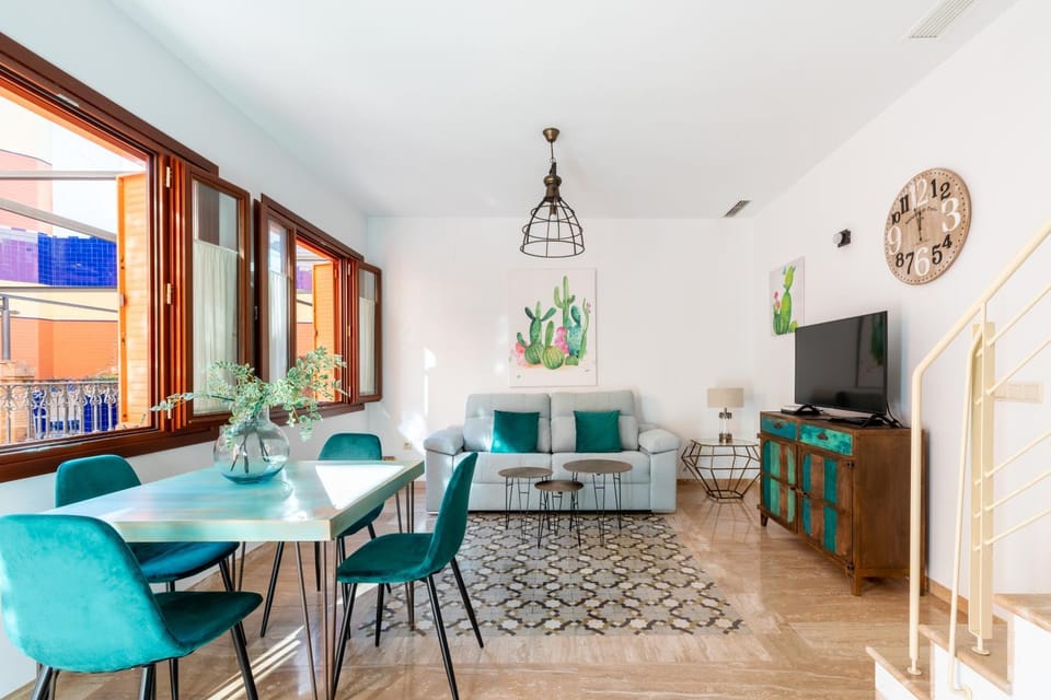 Living room, Dining area