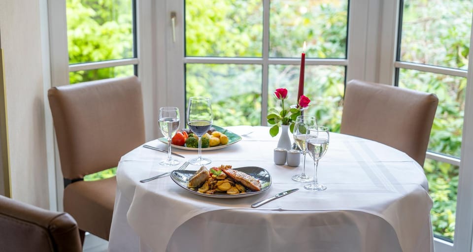 Dining area, Food