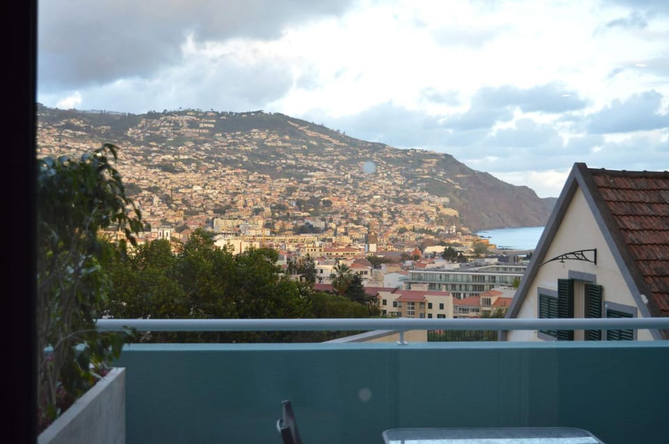 City view, Sea view