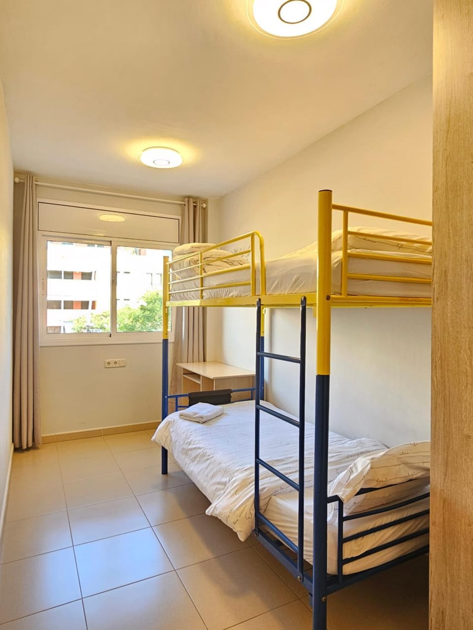 Bedroom, bunk bed