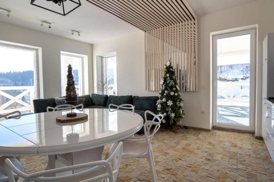 Communal lounge/ TV room, Banquet/Function facilities, Communal kitchen