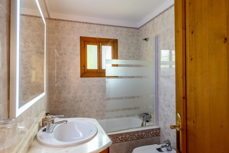 Bathroom, Living room