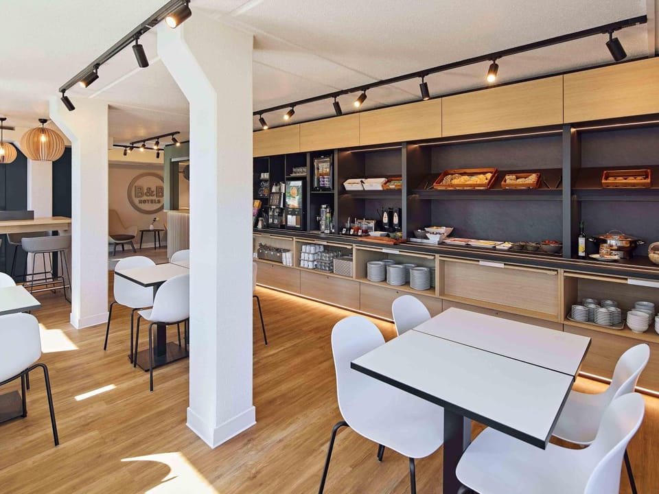 Lounge or bar, Breakfast