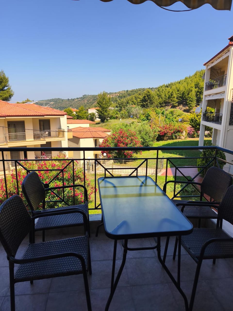 Natural landscape, Balcony/Terrace, Dining area, Mountain view