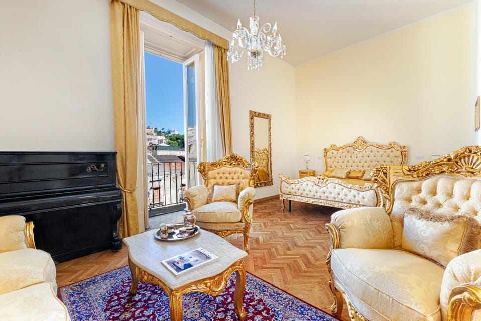 Balcony/Terrace, Photo of the whole room, Decorative detail, Seating area, Bedroom