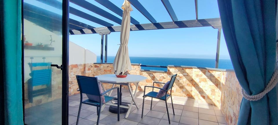 Day, Natural landscape, View (from property/room), Balcony/Terrace, Dining area, Sea view