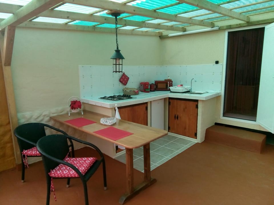 Patio, Kitchen or kitchenette, Dining area, kitchen