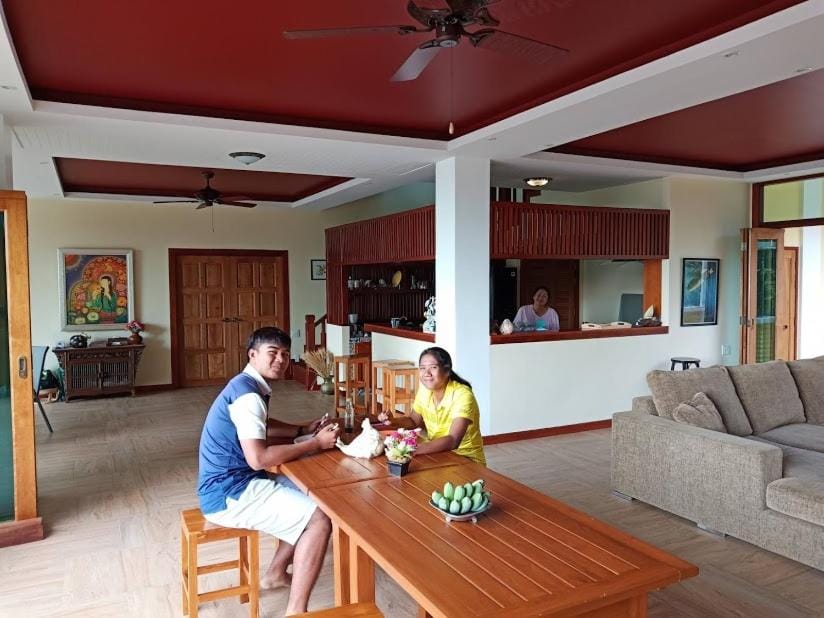 Staff, Communal lounge/ TV room, People, Lobby or reception, Family
