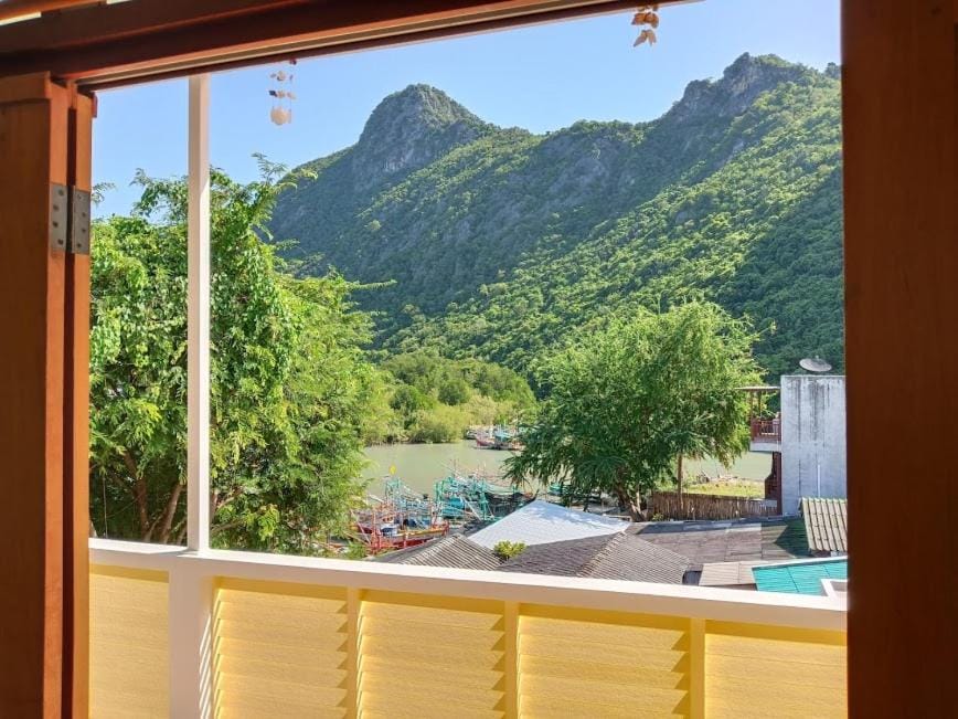 Balcony/Terrace, Mountain view