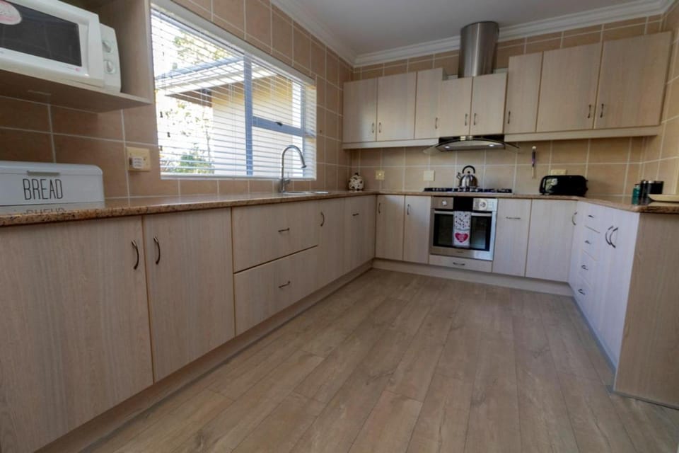 pet friendly, kitchen