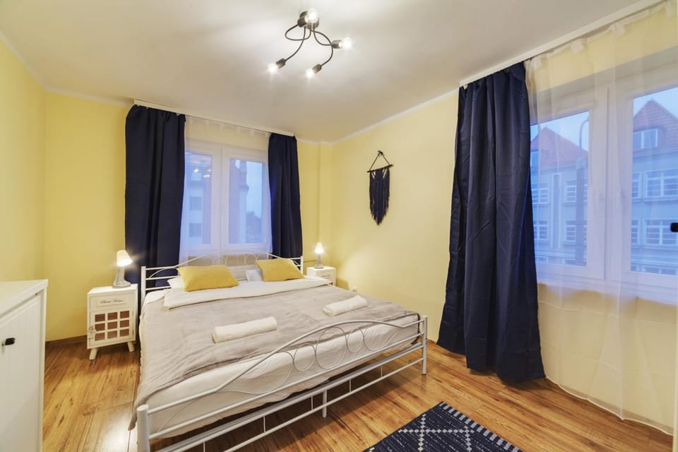Bed, Photo of the whole room, Decorative detail, Bedroom