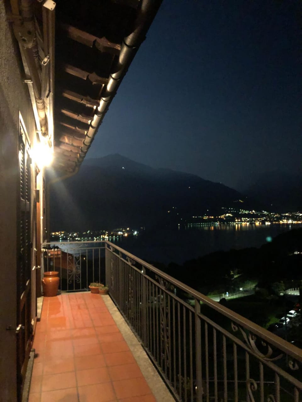 View (from property/room), Lake view, Landmark view, Mountain view