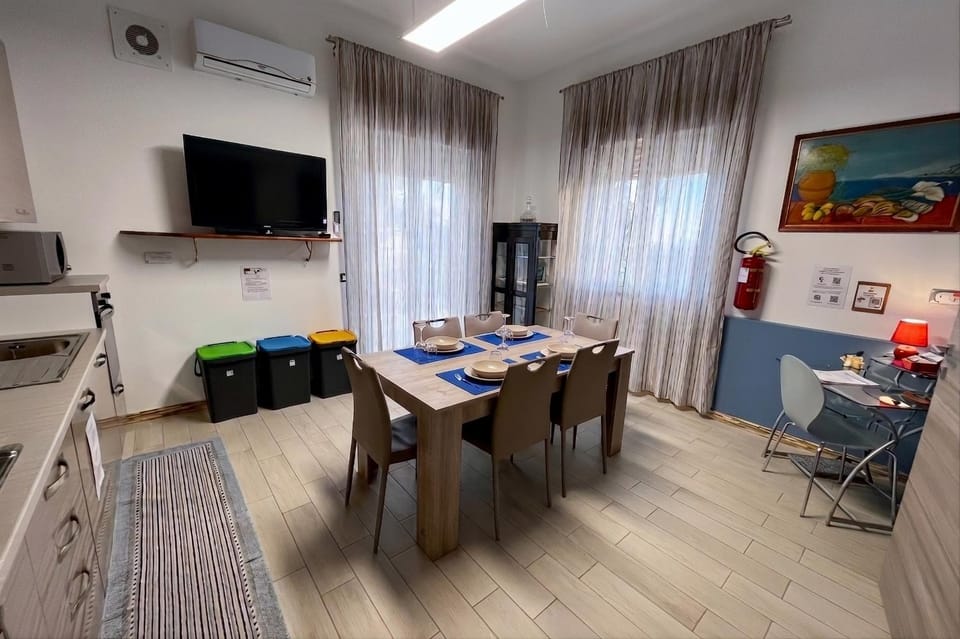TV and multimedia, Seating area, Lunch, kitchen