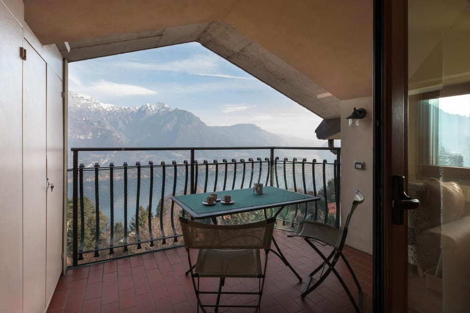 Balcony/Terrace, Mountain view