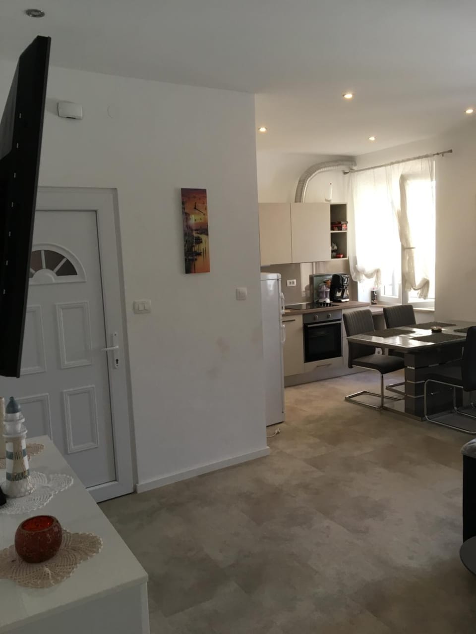 Kitchen or kitchenette, Living room, Seating area, Dining area