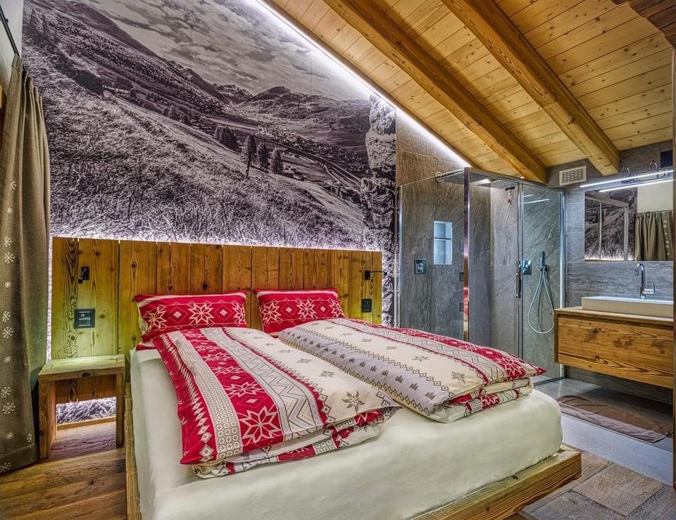Photo of the whole room, Decorative detail, Bedroom