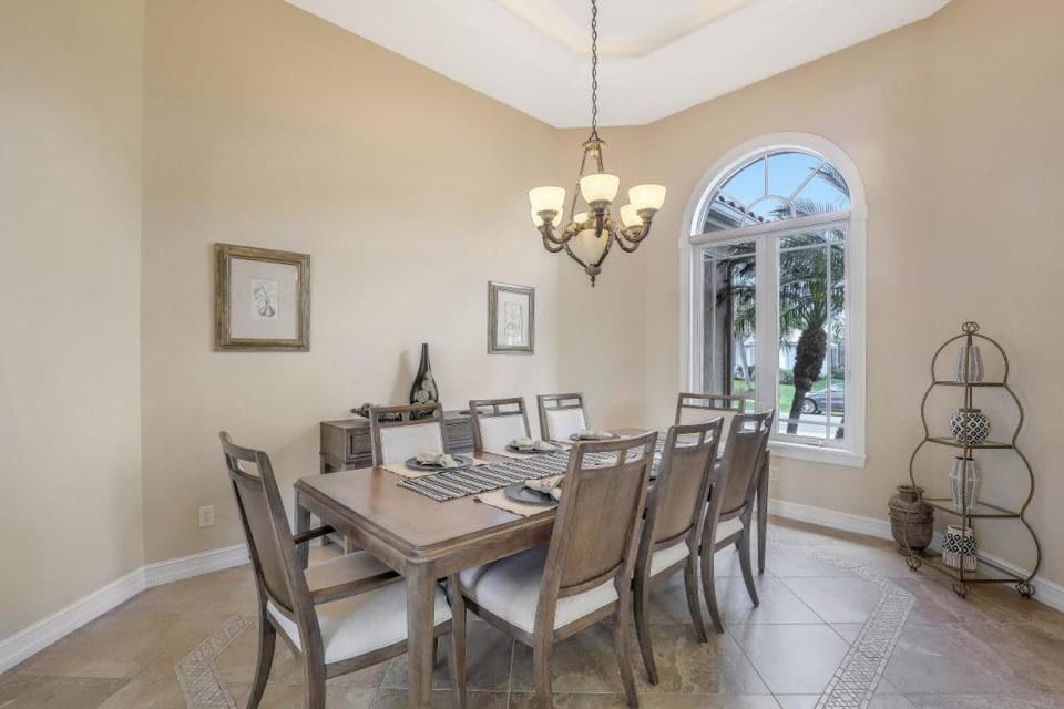Stunning home with pool, spa and huge waterview House in Marco Island