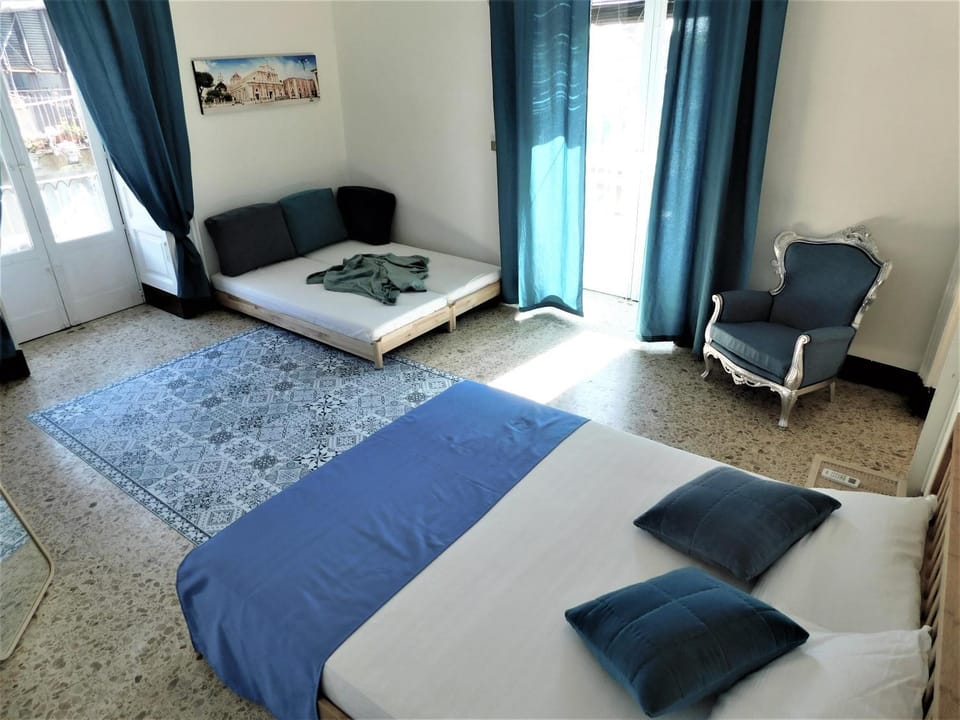 Bed, Photo of the whole room, Seating area, Bedroom