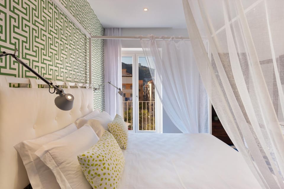 Bed, Balcony/Terrace, Decorative detail