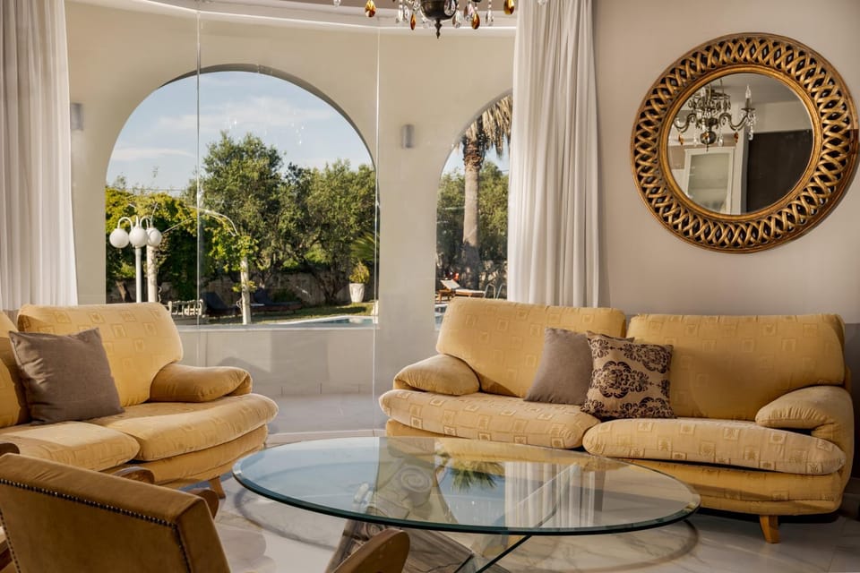 Living room, Seating area