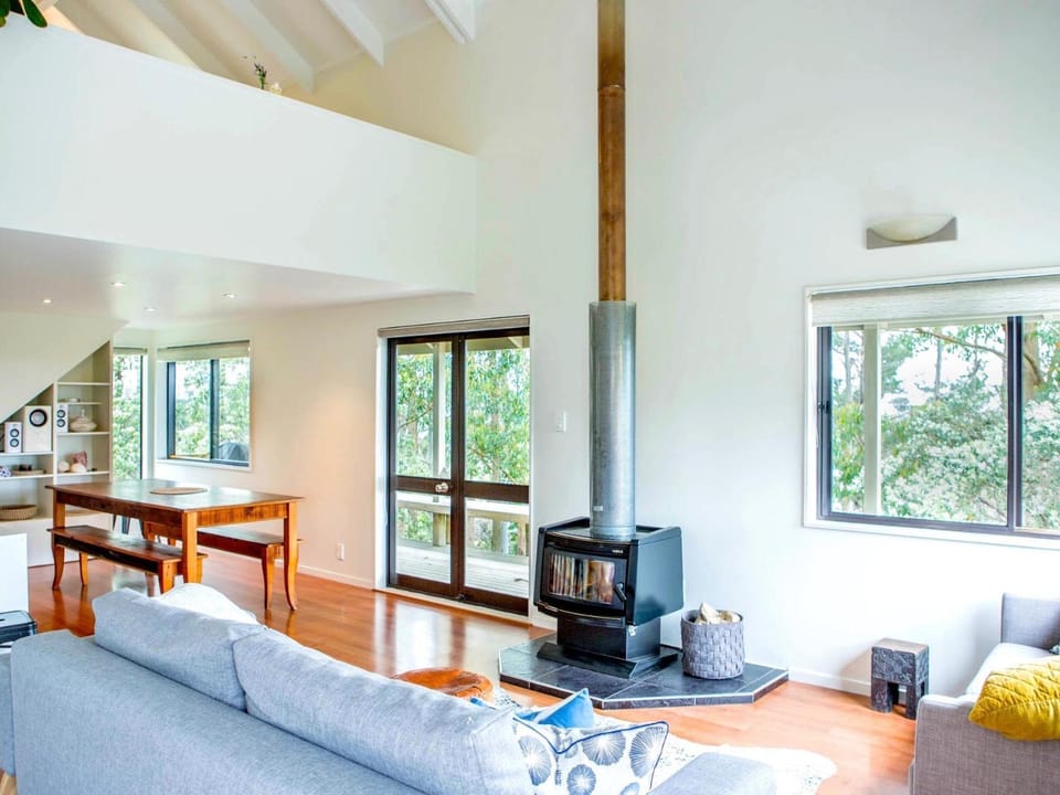 Two Rooms Onetangi - Onetangi Holiday Home House in Auckland Region