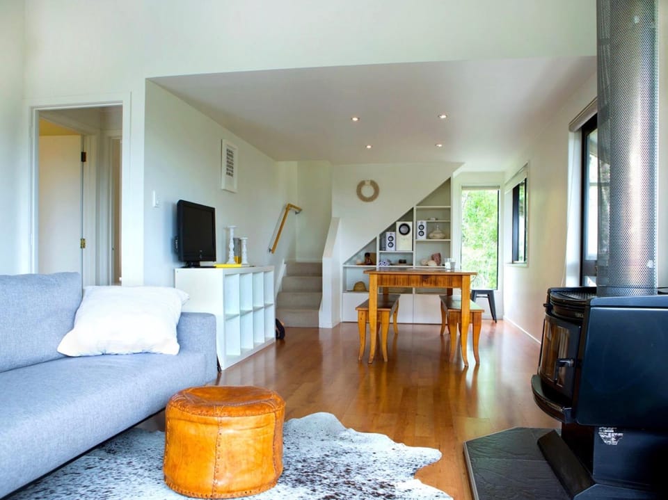 Two Rooms Onetangi - Onetangi Holiday Home House in Auckland Region