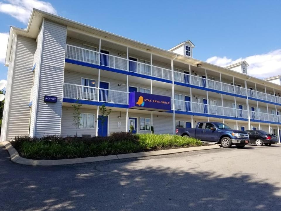 Property building, Facade/entrance, Parking