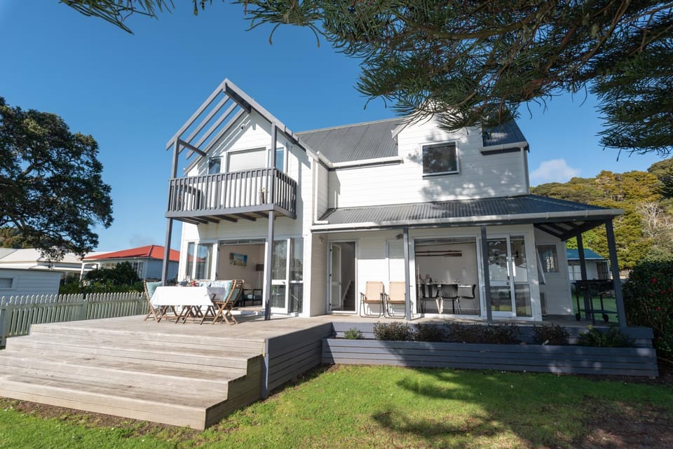 Wairangi Beach Cottage - Paihia Beach House House in Paihia