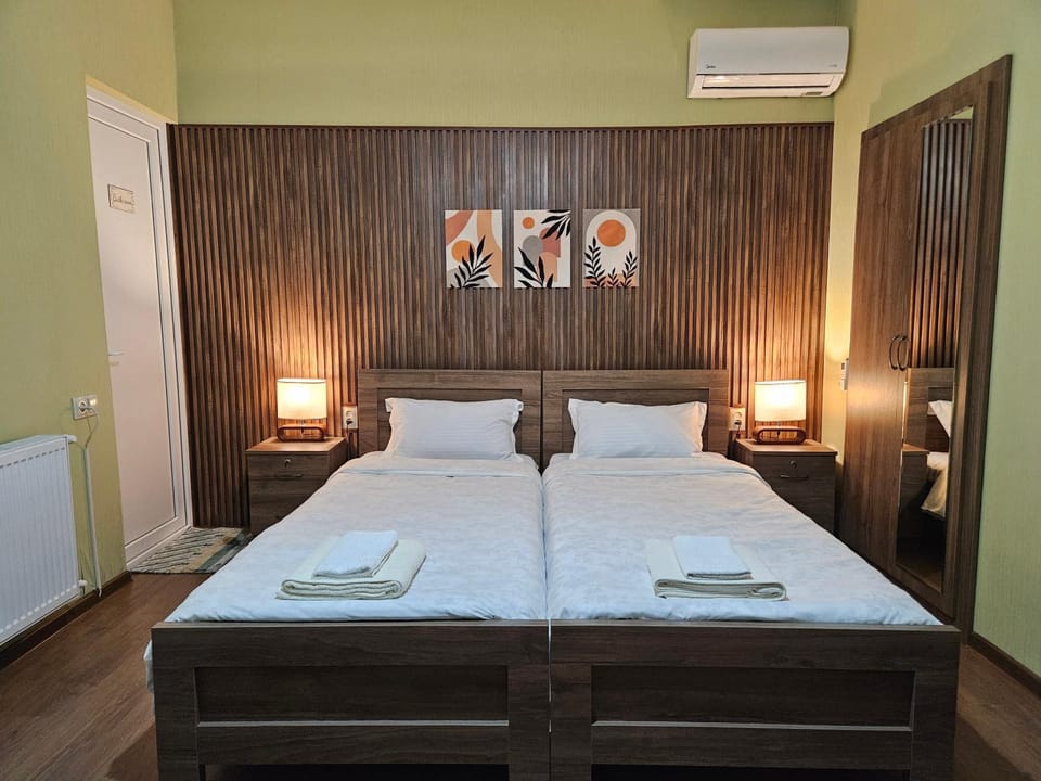 Bed, Bedroom, wardrobe, air conditioner
