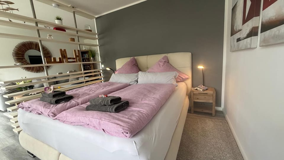 Bed, Photo of the whole room, Bedroom, towels