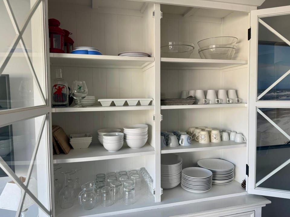 Dining area, dishwasher
