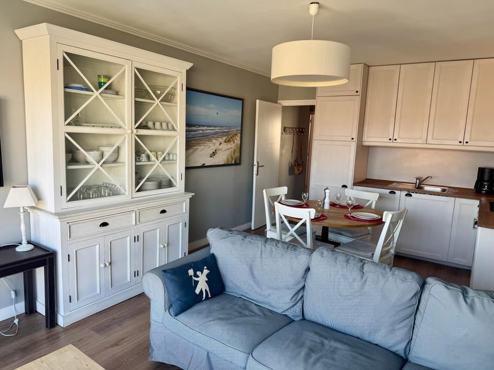 Property building, TV and multimedia, Kitchen or kitchenette, Living room, Seating area, Dining area, Sunrise, heating, internet, pet friendly