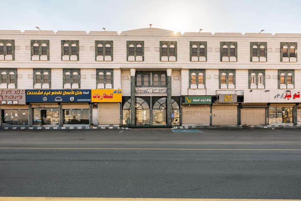 Property building, Day, City view, Location