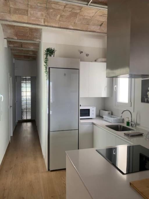 Kitchen or kitchenette, dishwasher, minibar, stove