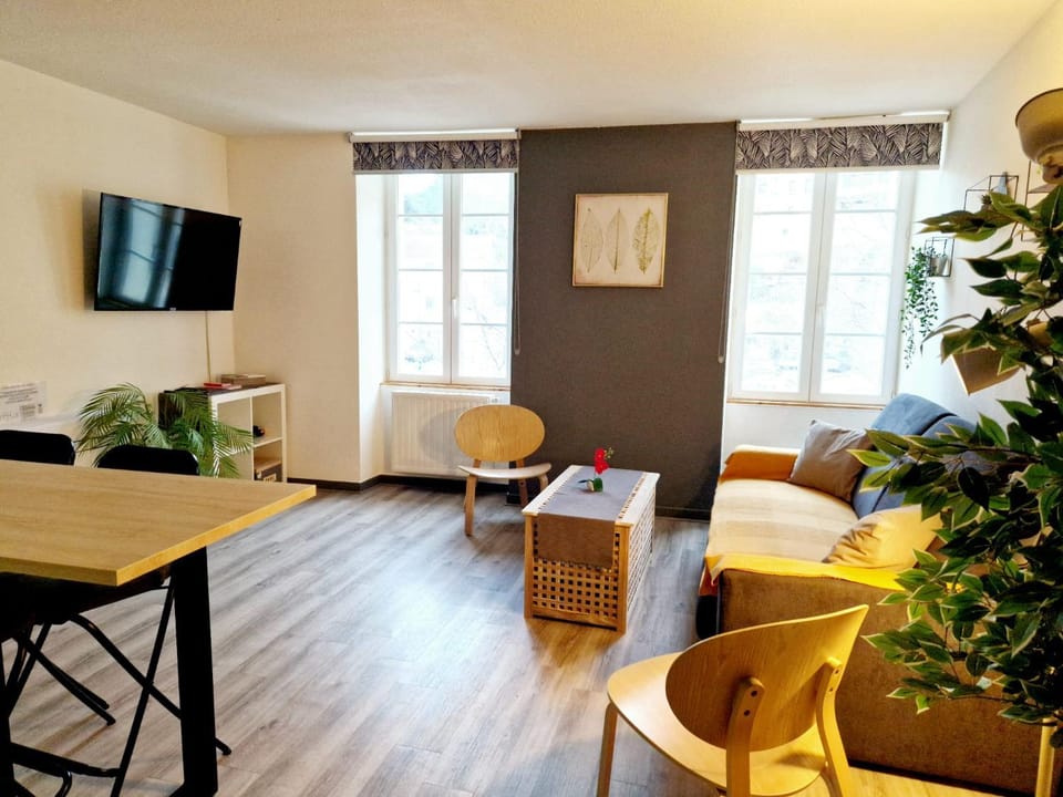 Communal lounge/ TV room, TV and multimedia, Living room, Seating area