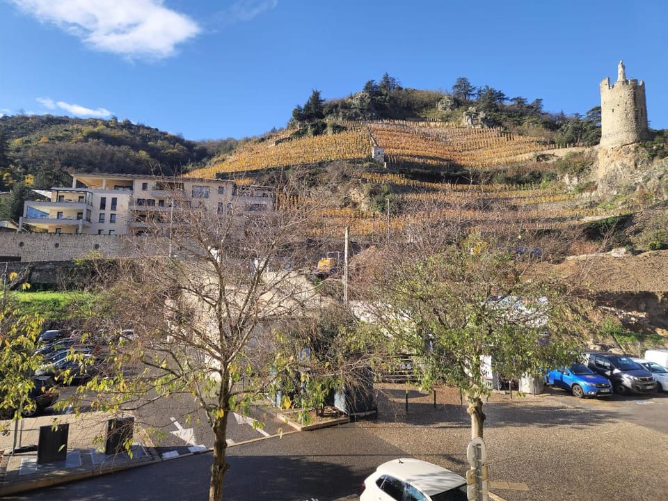 Neighbourhood, Natural landscape, Landmark view, Mountain view, Location, Parking