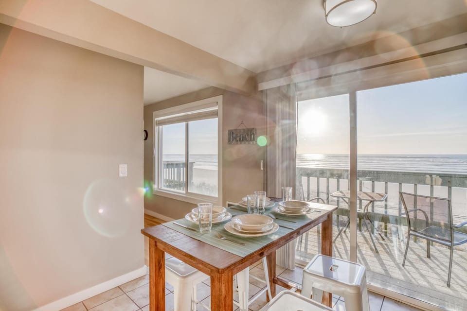 Whale Watcher Condo 3 - Meredith Lodging House in Rockaway Beach