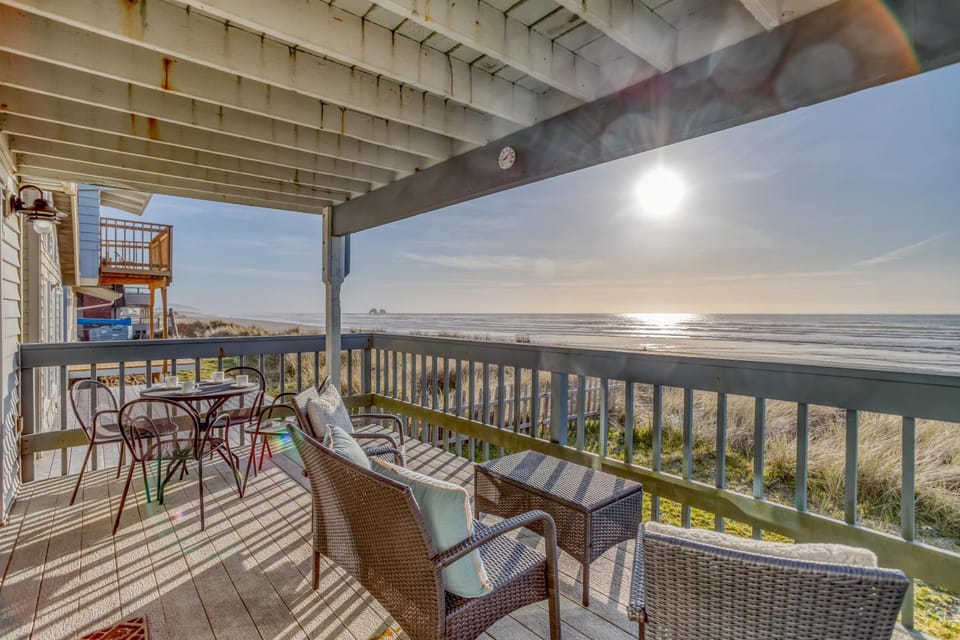 Whale Watcher Condo 1 - Meredith Lodging House in Rockaway Beach