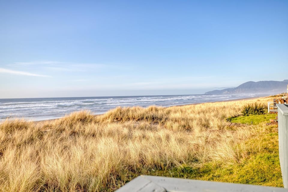 Whale Watcher Condo 1 - Meredith Lodging House in Rockaway Beach