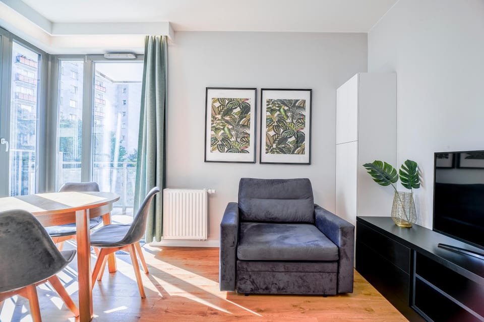 TV and multimedia, Living room, Decorative detail, Seating area