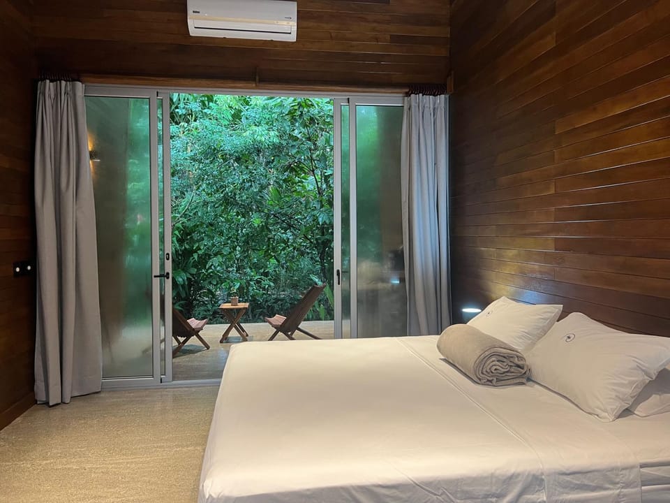 Bed, Photo of the whole room, Bedroom, air conditioner