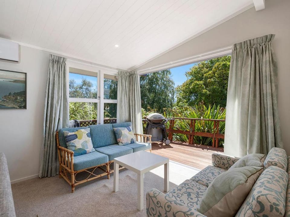 Wharewaka Hideaway - Wharewaka Holiday Home House in Taupo