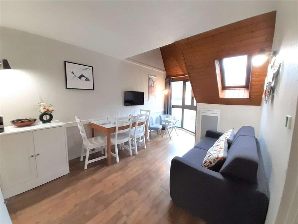 Charmant T2 Sud avec Bow-Window, TV, Kitchenette Équipée, Muscu, Sauna, Jacuzzi—Proche St-Lary Soulan - FR-1-457-284 Apartment in Saint-Lary-Soulan
