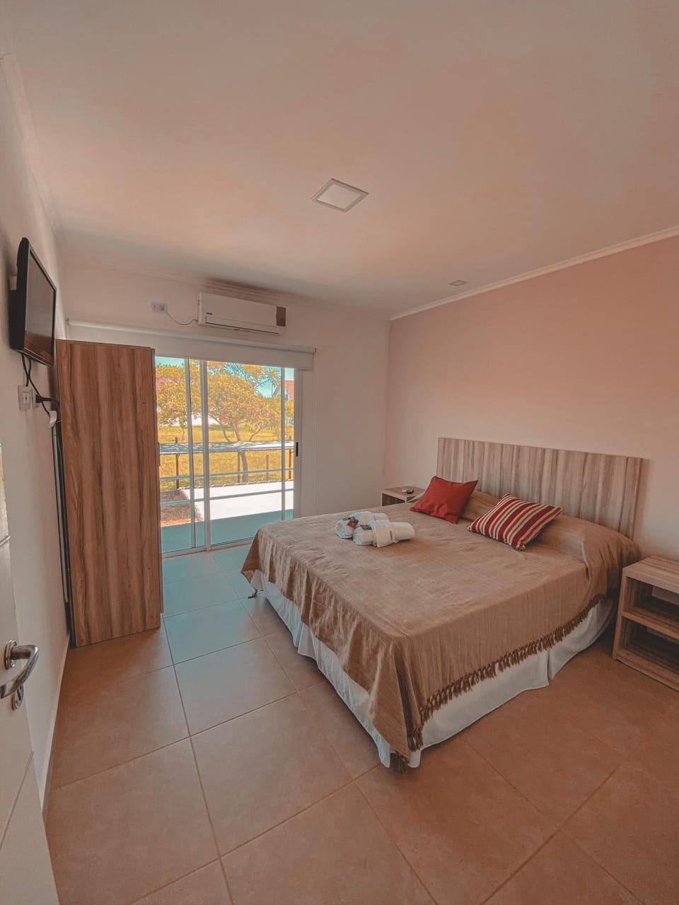 Bed, Photo of the whole room, Bedroom, towels