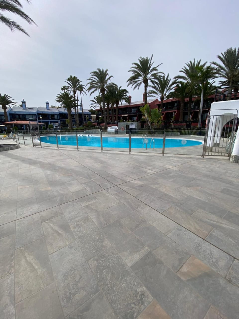 Swimming pool, sunbed